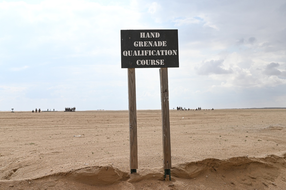 15th MEU Marines, Sailors train with grenades