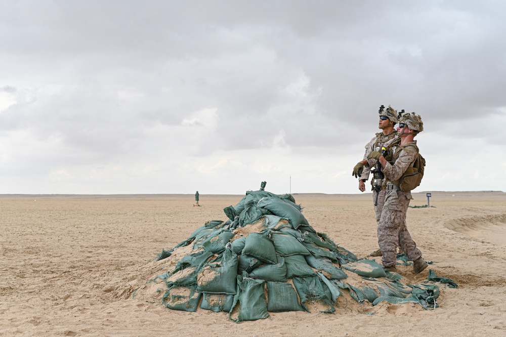 15th MEU Marines, Sailors train with grenades