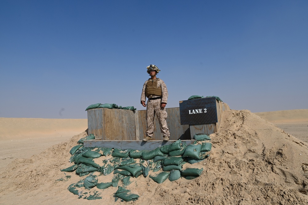 15th MEU Marines, Sailors train with grenades