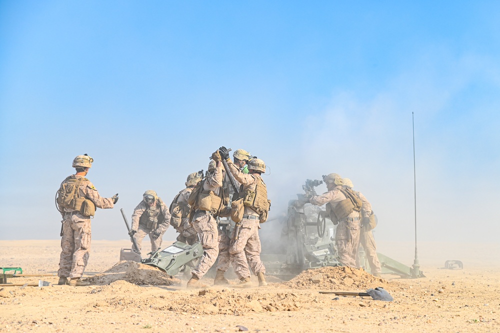 15th MEU Marines, Sailors fire Howitzer