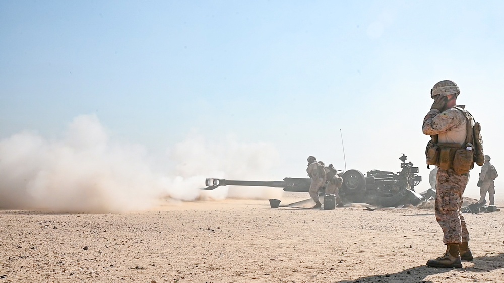 15th MEU Marines, Sailors fire Howitzer