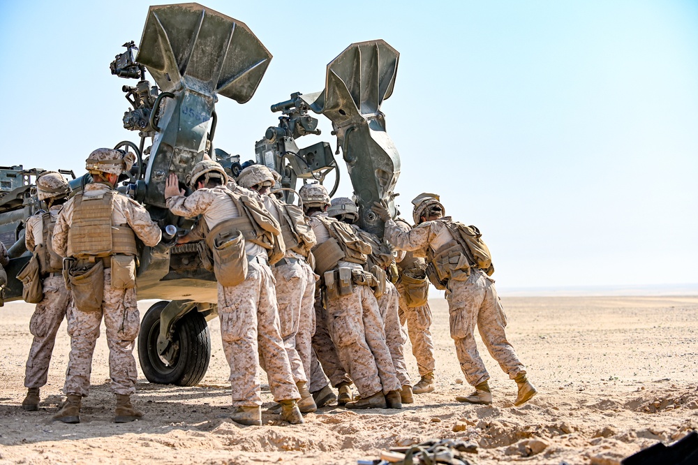 15th MEU Marines, Sailors fire Howitzer