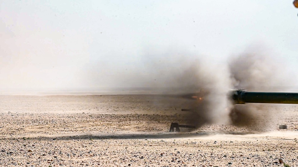 15th MEU Marines, Sailors fire Howitzer