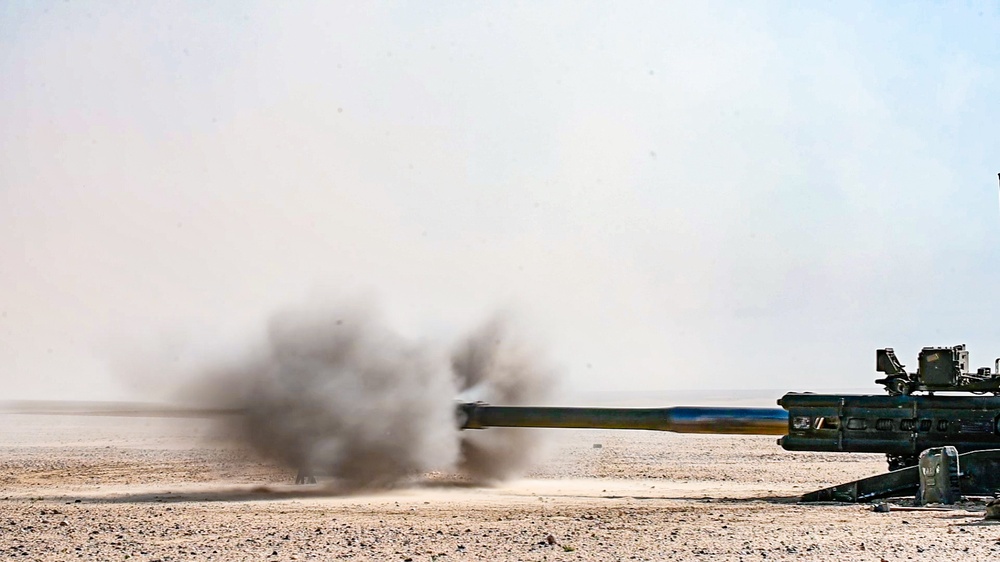 15th MEU Marines, Sailors fire Howitzer