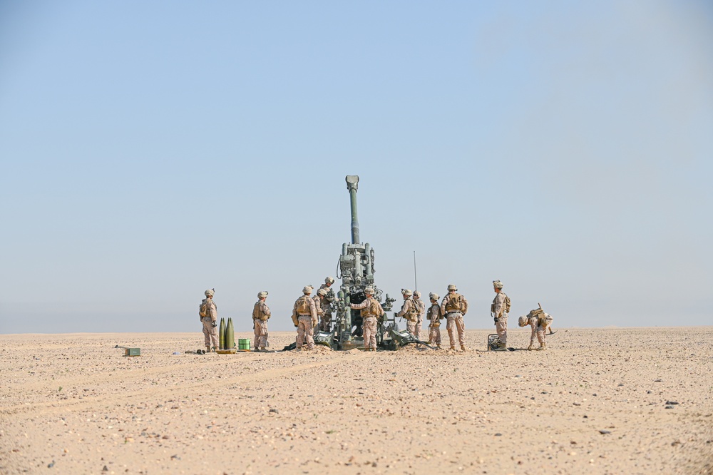 15th MEU Marines, Sailors fire Howitzer