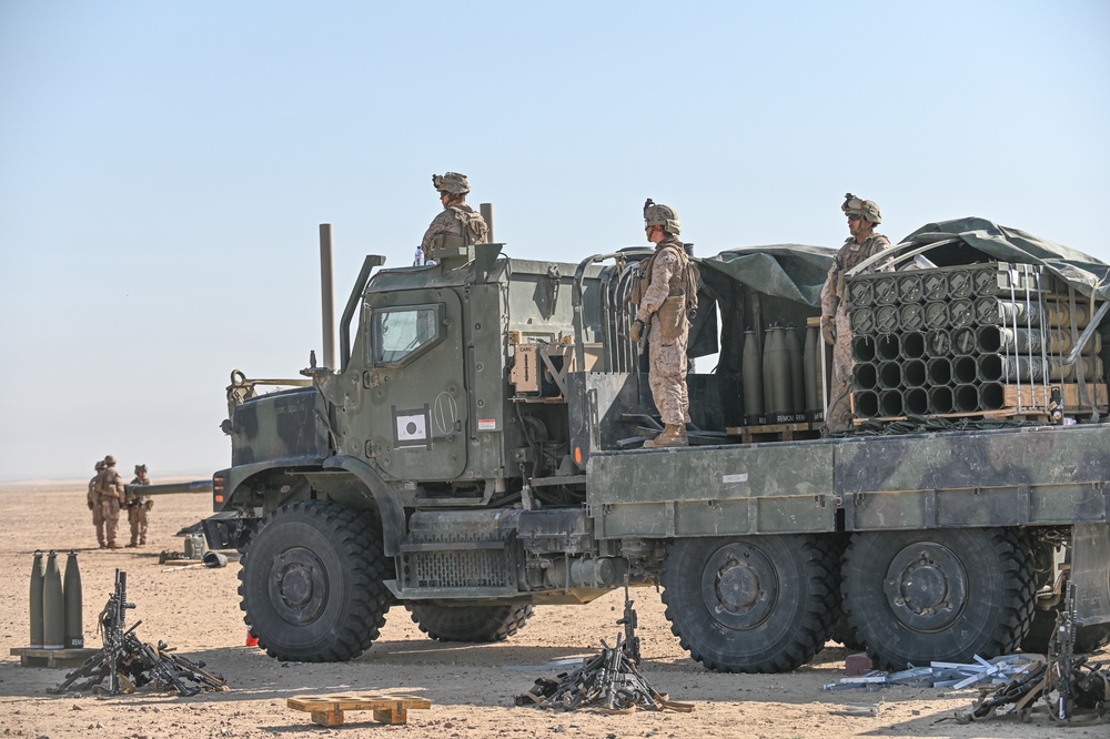 15th MEU Marines, Sailors fire Howitzer