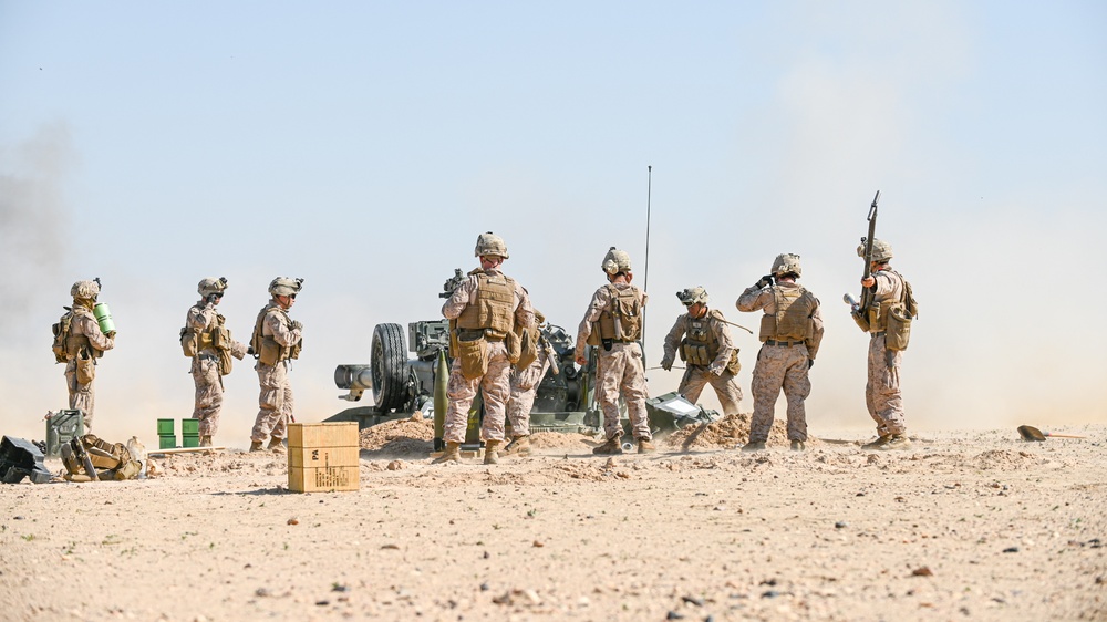 15th MEU Marines, Sailors fire Howitzer