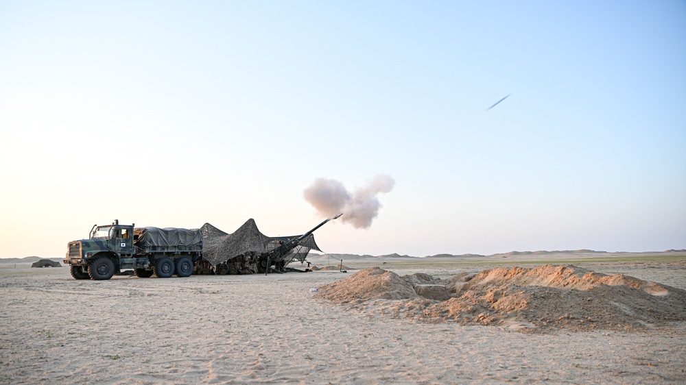 15th MEU Marines, Sailors fire Howitzer