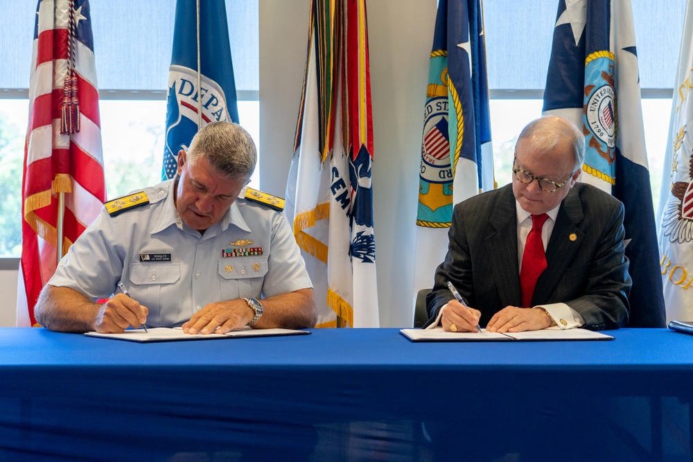 Coast Guard Commandant and NTSB Chairman sign Memorandum of Understanding