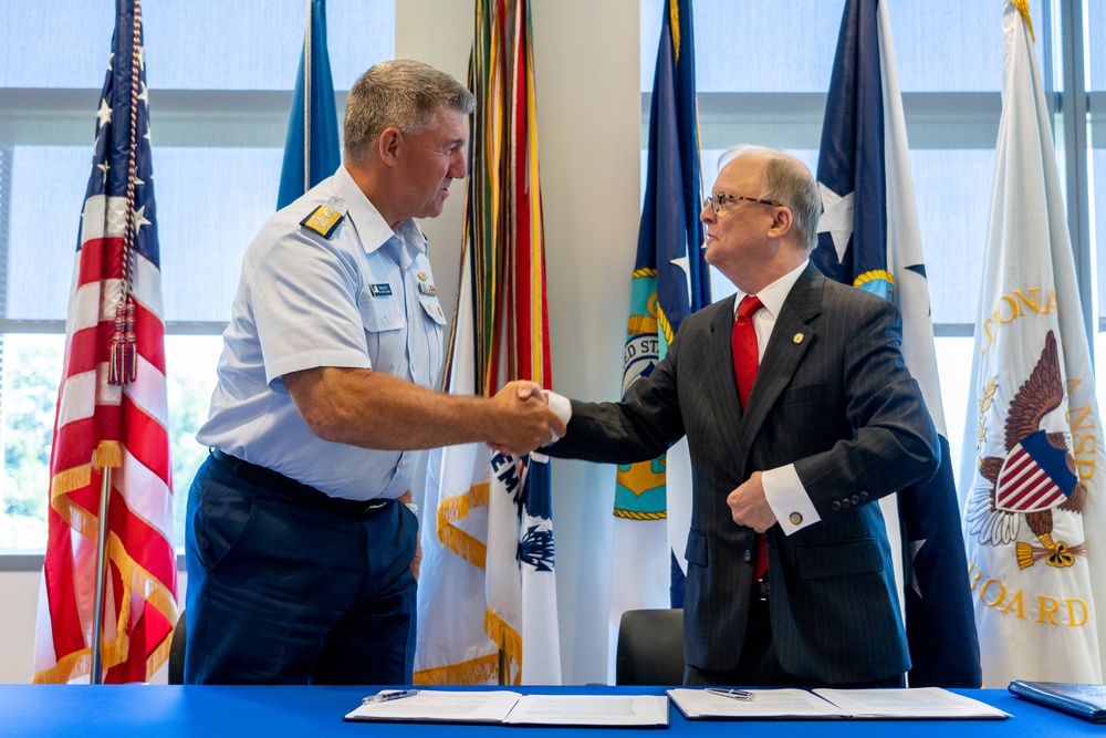 Coast Guard Commandant and NTSB Chairman sign Memorandum of Understanding