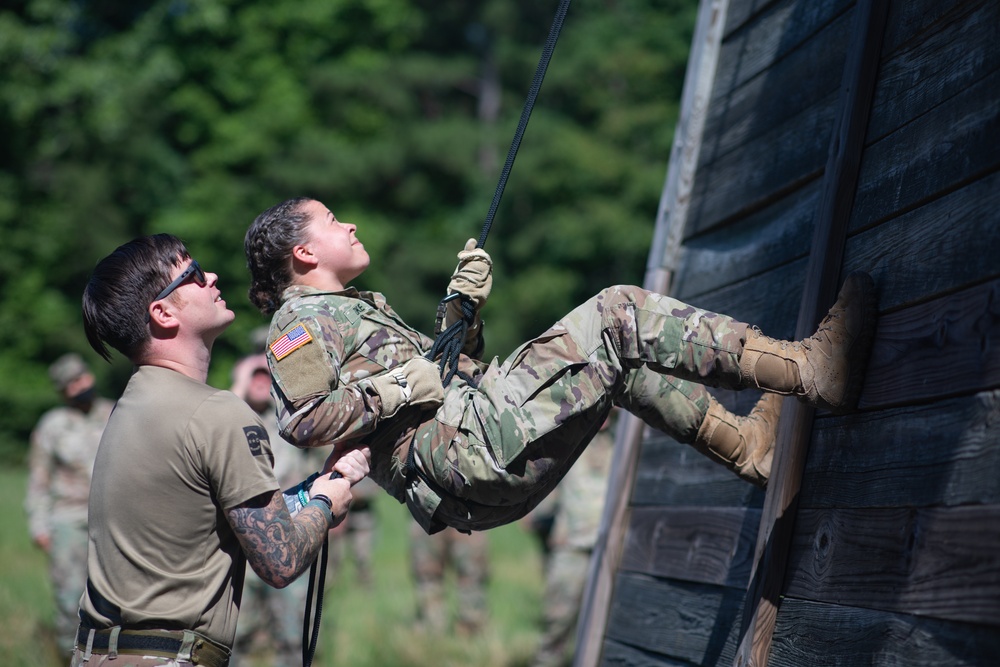 505th Engineer Battalion Soldiers Overcoming 40 feet