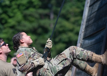 505th Engineer Battalion Soldiers Overcoming 40 feet