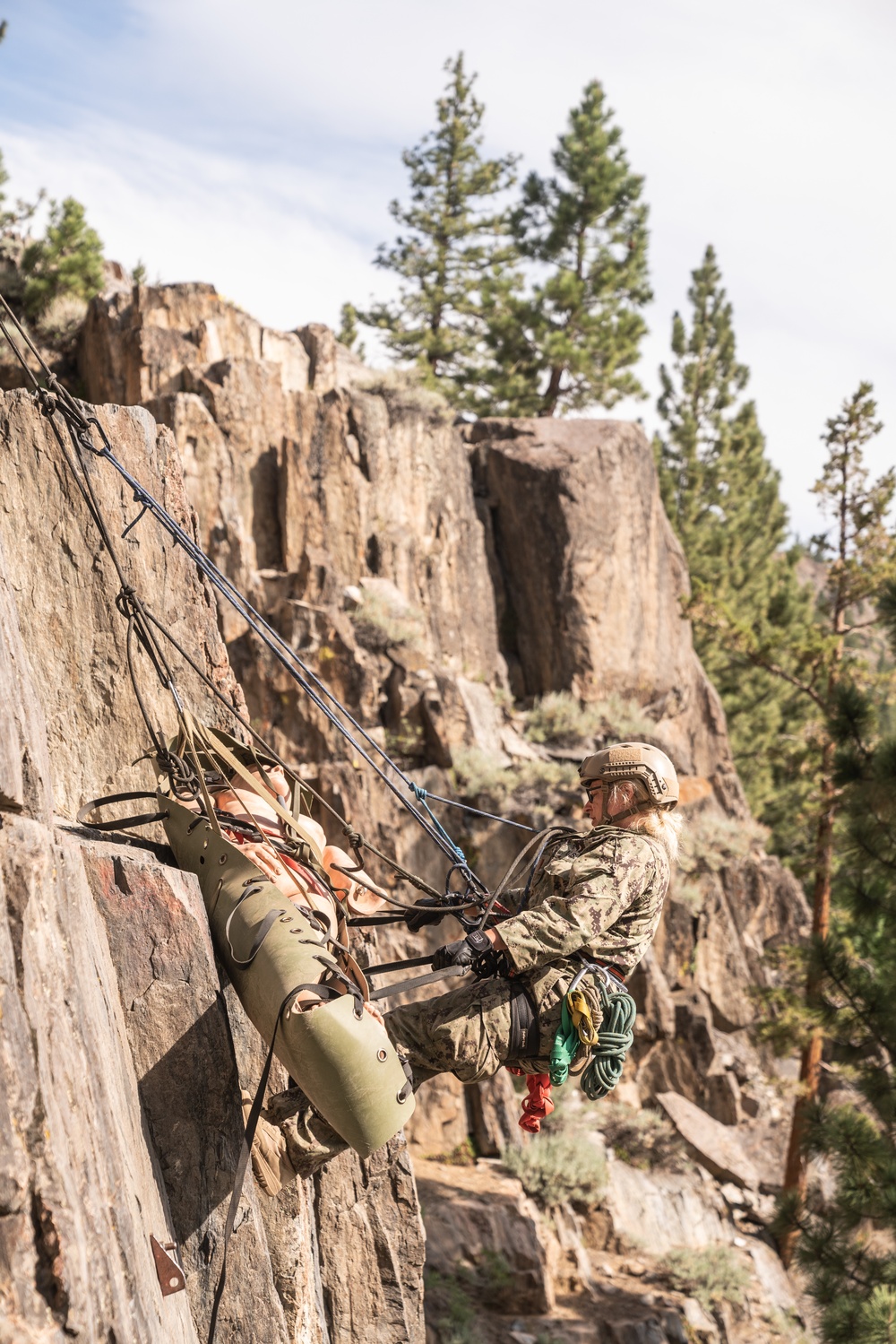 Mountain Medicine students practice rope skills
