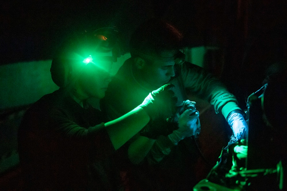 HSC-25 Sailors Conduct Night Ops Aboard USS America (LHA 6)