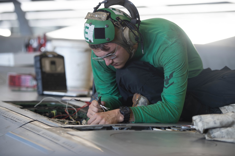Sailors test electrical systems of EA-18G Growler