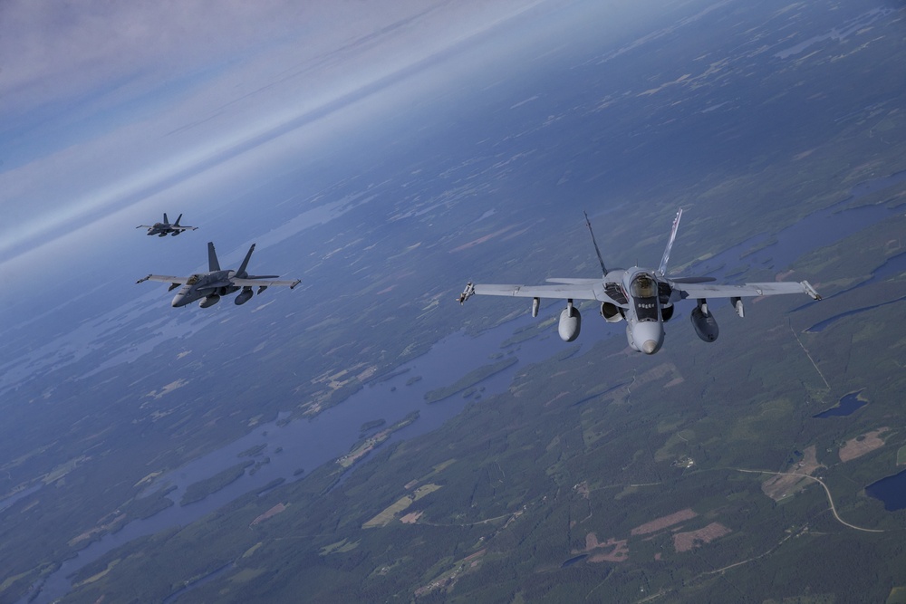 Marines fly with Finnish Air Force