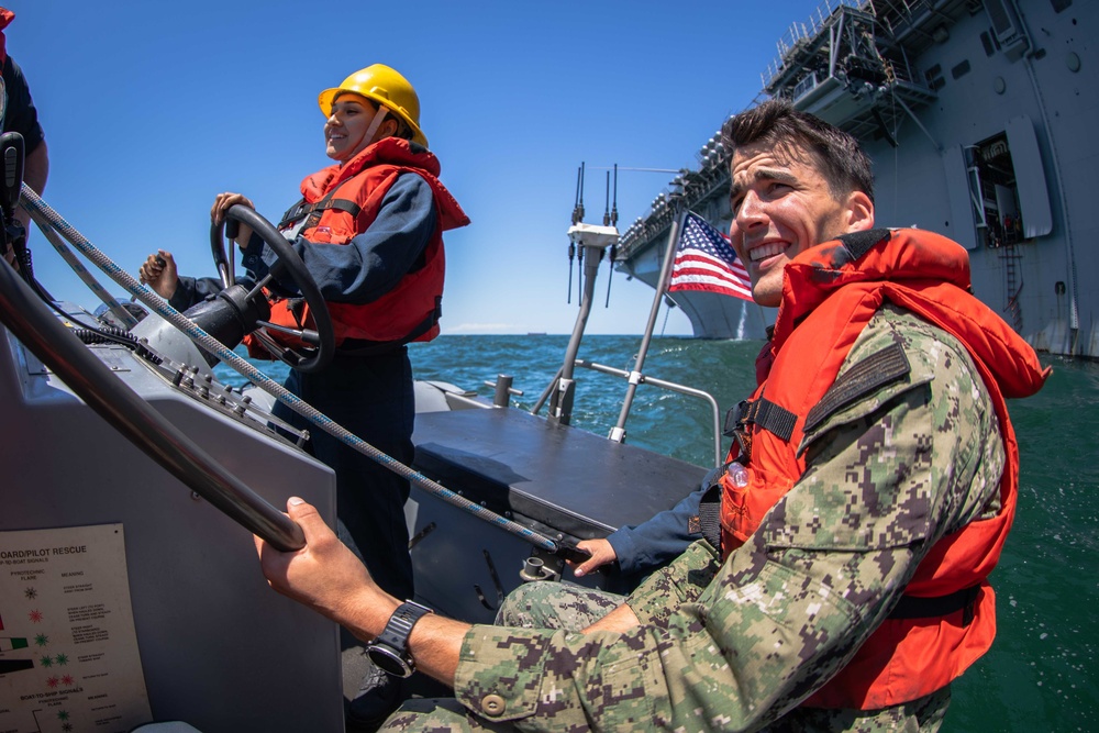 DVIDS - Images - Kearsage Conducts Small Boat Operations [Image 3 of 5]