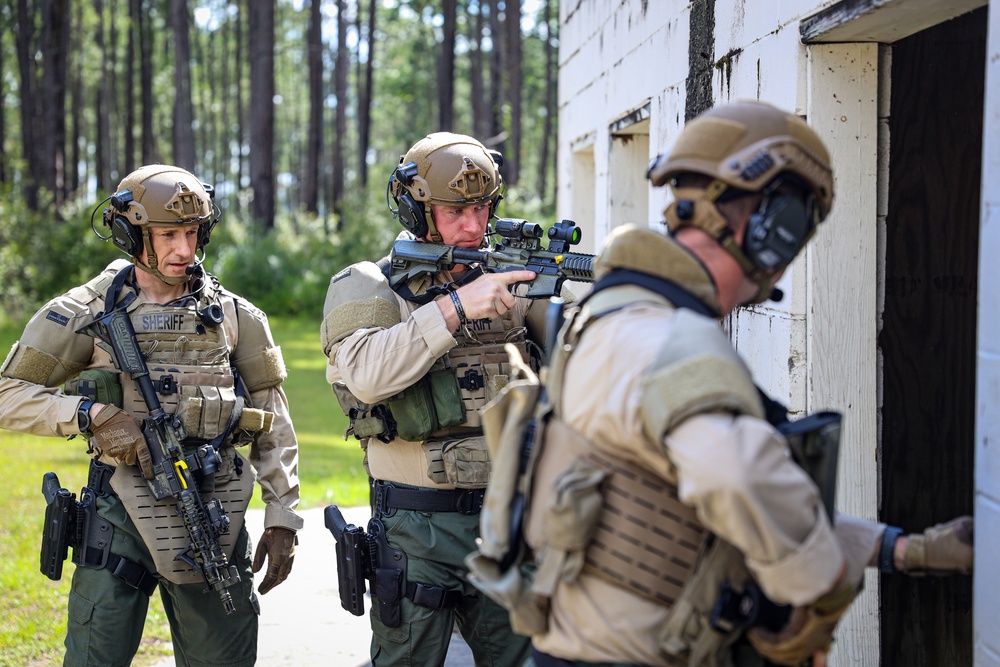 DVIDS - Images - Beaufort County Sheriffs Department And Special Response  Team Training [Image 9 of 28]