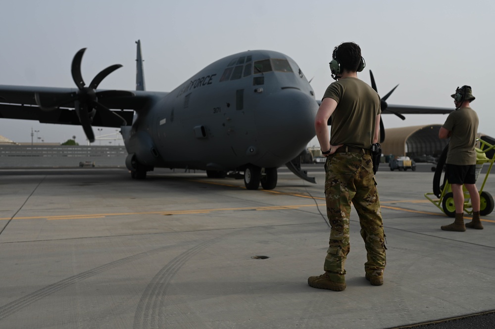 75th EAS Conducts Combat Airlift Mission