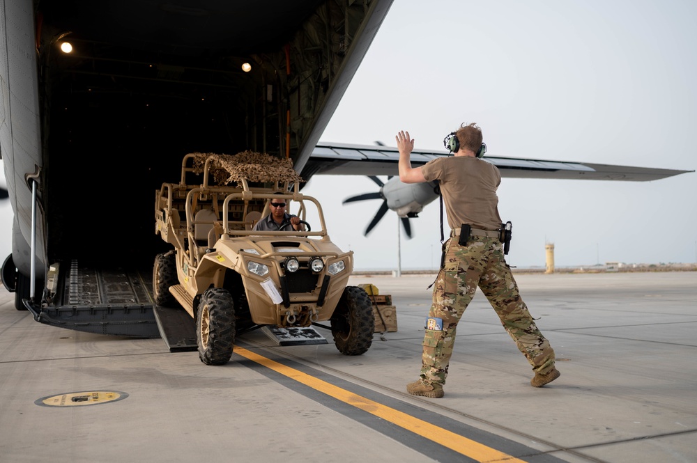 75th EAS Conducts Combat Airlift Mission