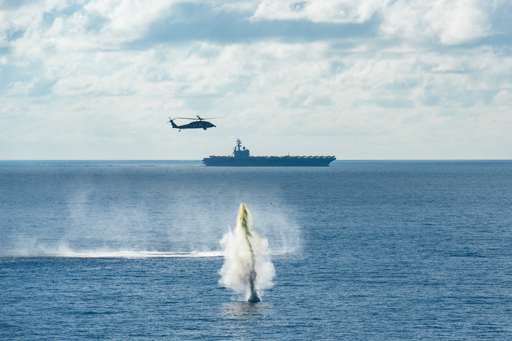 USS Ronald Reagan, EODMU 5 Conduct Floating Mine Response Training