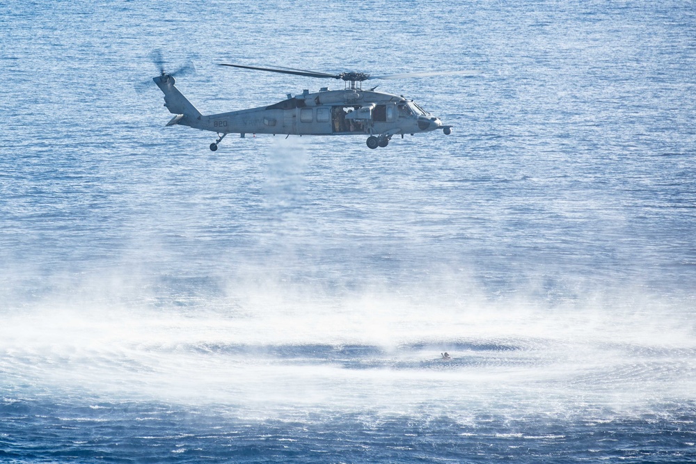 USS Ronald Reagan, EODMU 5 Conduct Floating Mine Response Training