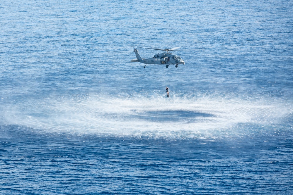 USS Ronald Reagan, EODMU 5 Conduct Floating Mine Response Training