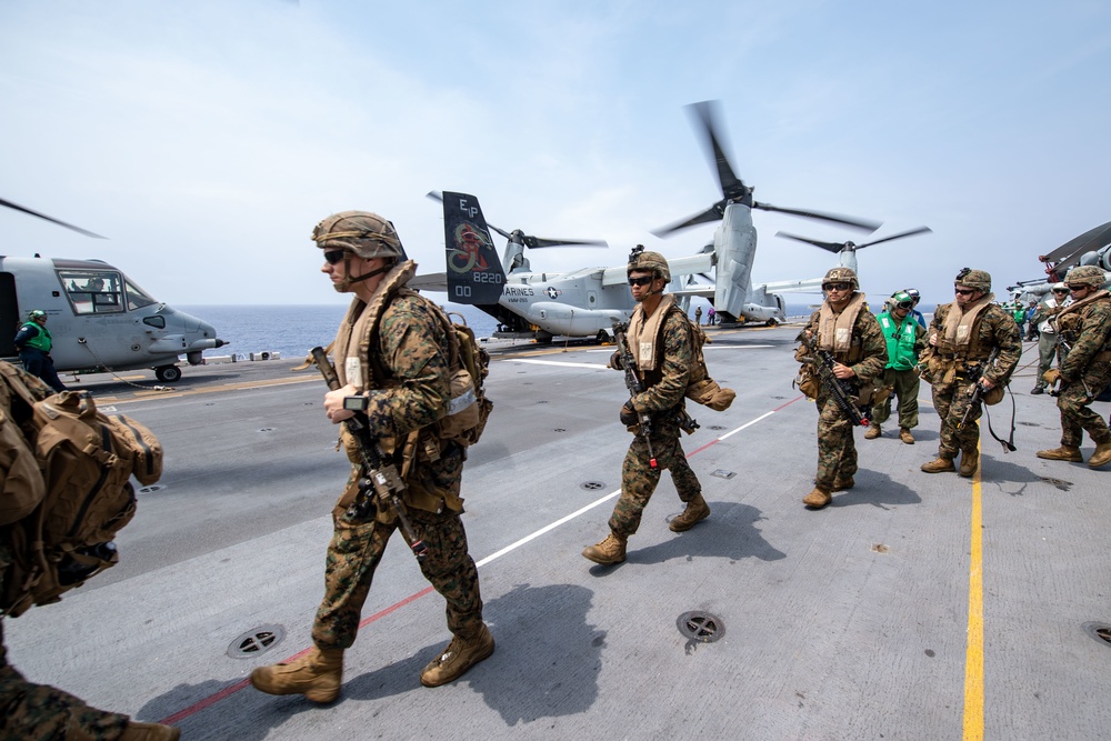 USS America (LHA 6) Conducts Helicopter Raid Exercise