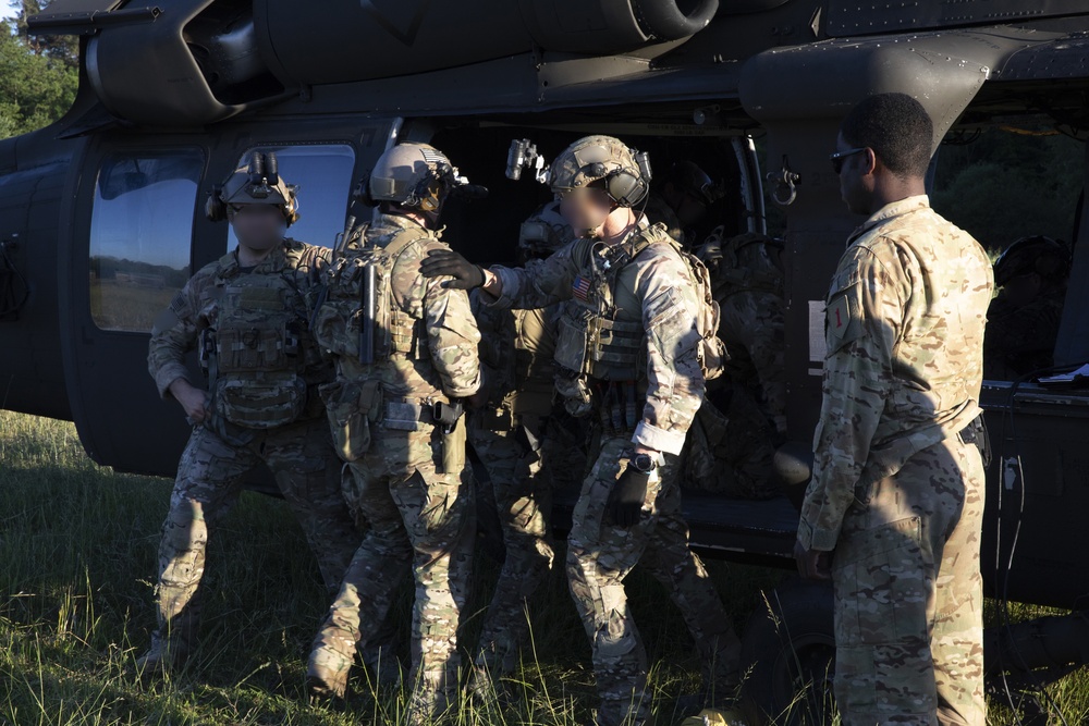 1st Combat Aviation Brigade Soldiers Train with Joint-Nation Special Forces