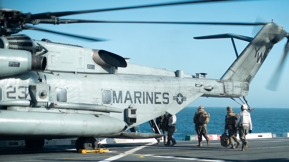 VMM-165 (Rein.) Marines Couduct Routine Flight Ops Aboard USS Portland