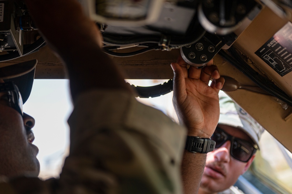 82 EASOS Airmen, 1-194 Soldiers conduct M-ATV training