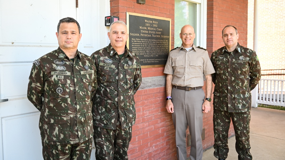 Incoming Brazilian Military Attaché Visits IADC