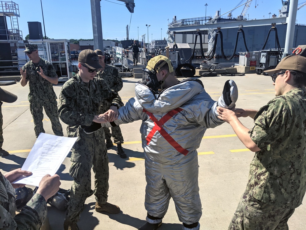 DVIDS - News - Beat the Heat: ONR, TechSolutions Deliver Improved Steam  Suits to Sub Crews