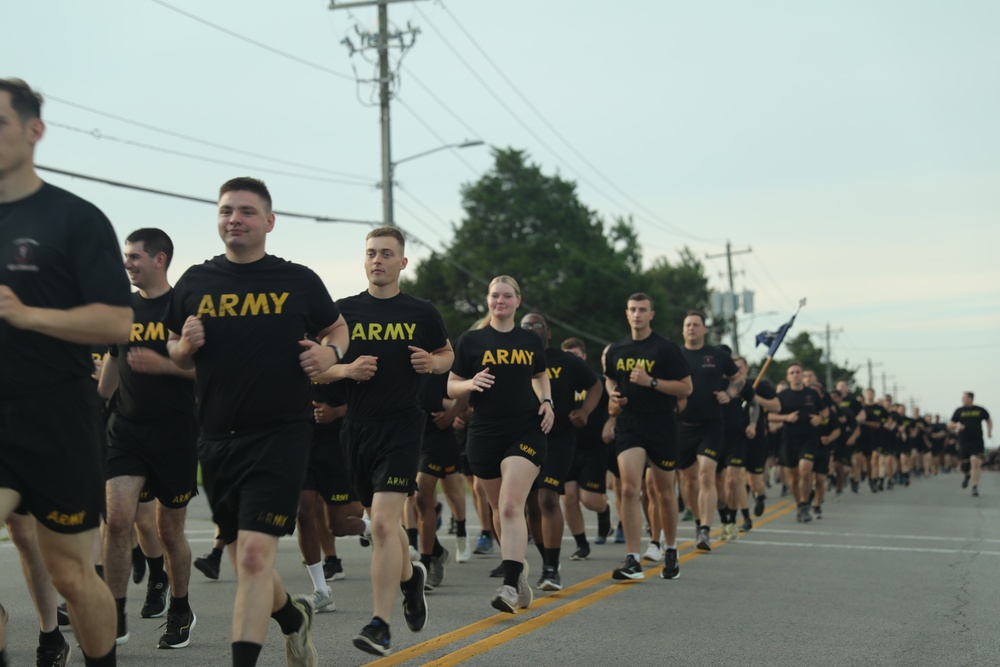 Soldiers of the 101st Airborne Division (Air Assault) conduct a Division Run.