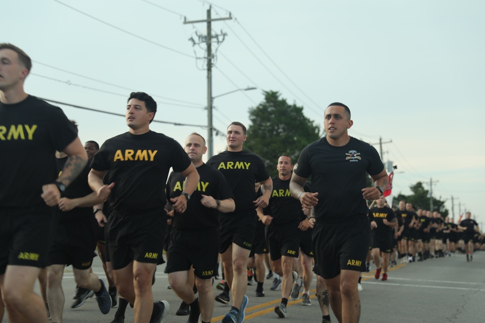 Soldiers of the 101st Airborne Division (Air Assault) conduct a Division Run.