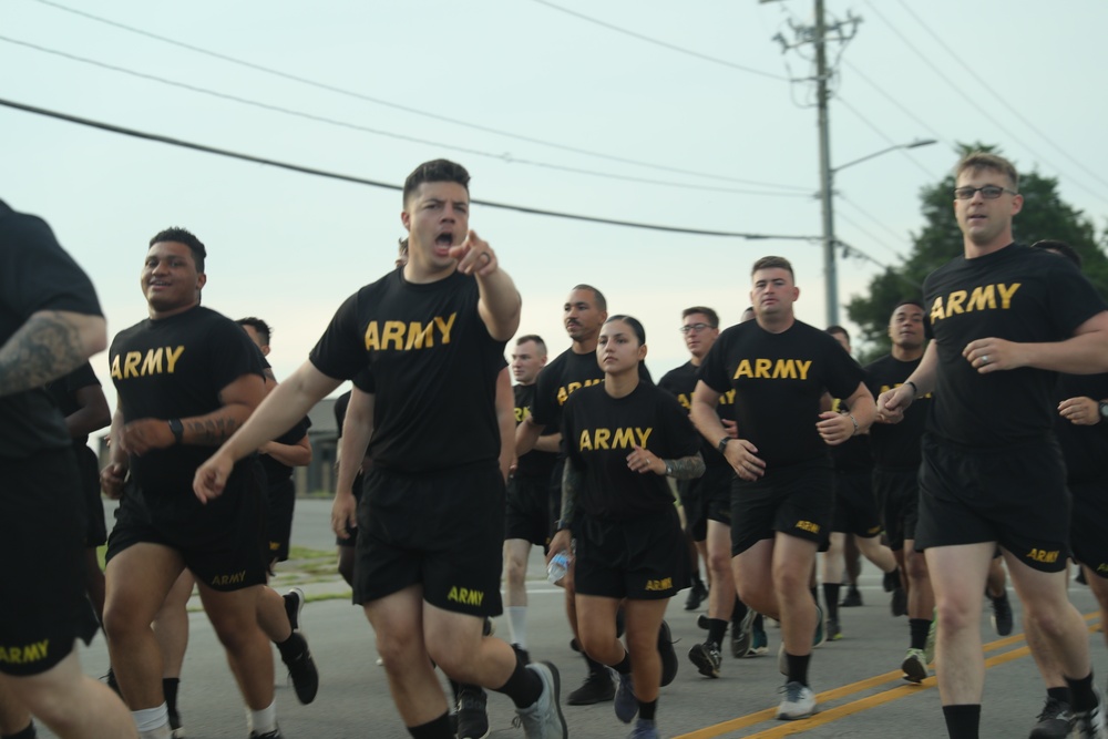 Soldiers of the 101st Airborne Division (Air Assault) conduct a Division Run.