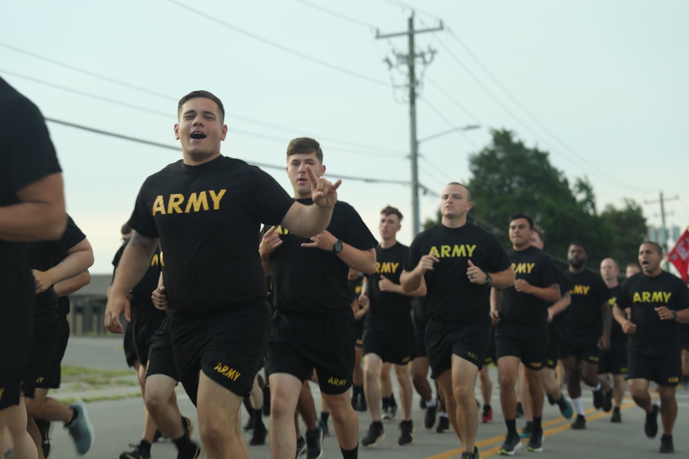 Soldiers of the 101st Airborne Division (Air Assault) conduct a Division Run.