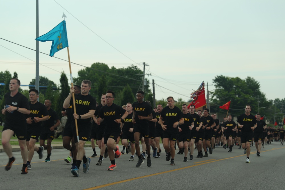 Soldiers of the 101st Airborne Division (Air Assault) conduct a Division Run.