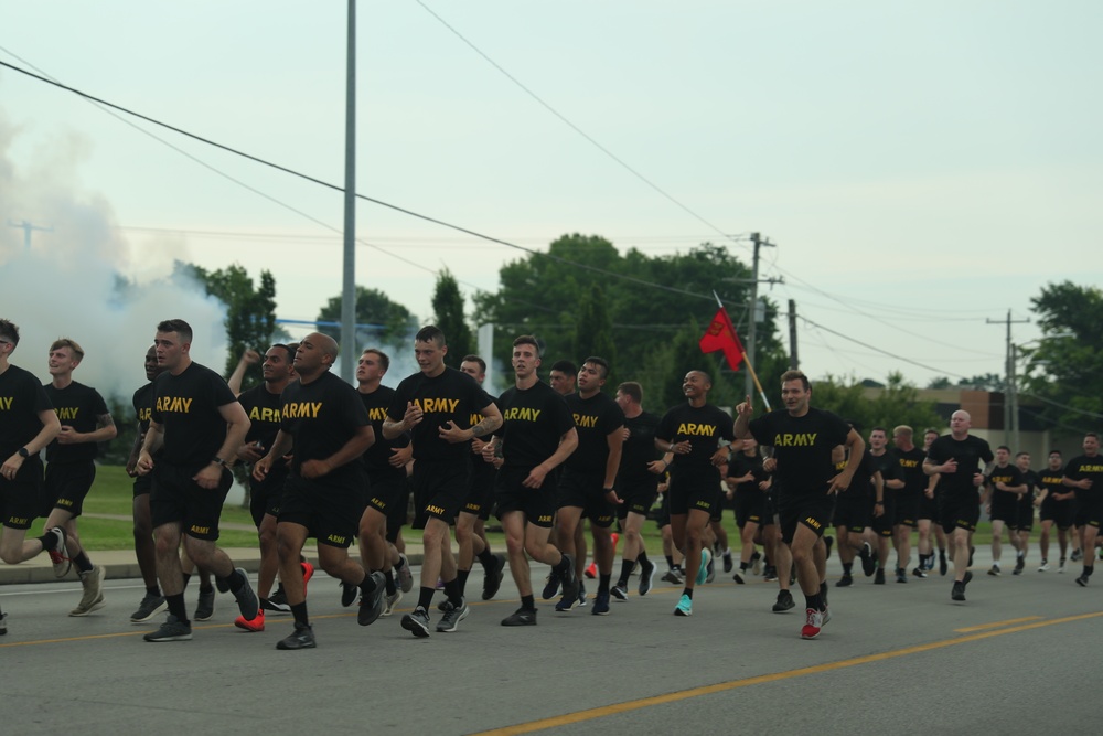 Soldiers of the 101st Airborne Division (Air Assault) conduct a Division Run.