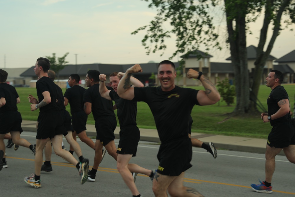 Soldiers of the 101st Airborne Division (Air Assault) conduct a Division Run.