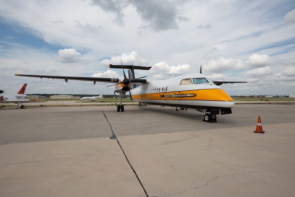 U.S. Army Golden Knights make first ever jump into Fort Sam Houston Quadrangle