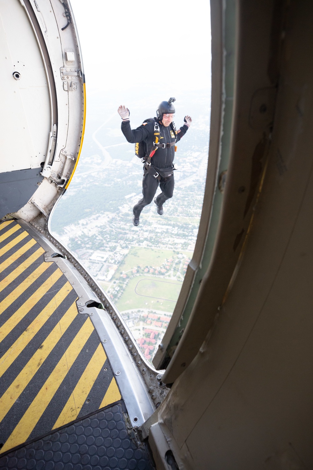 U.S. Army Golden Knights make first ever jump into Fort Sam Houston Quadrangle