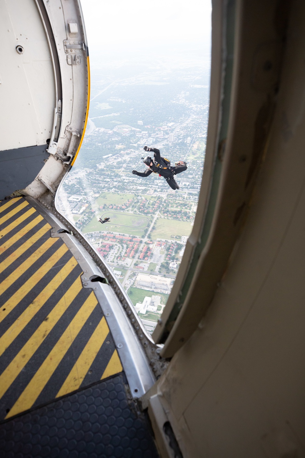 U.S. Army Golden Knights make first ever jump into Fort Sam Houston Quadrangle