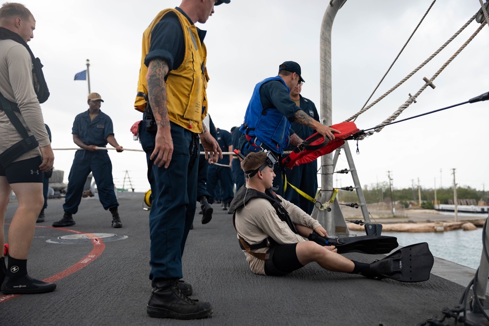 USS Sioux City Sailors Conduct a Man Overboard Drill