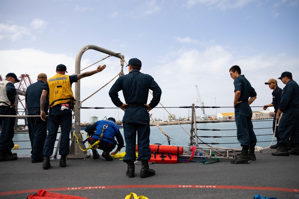 USS Sioux City Sailors Conduct a Man Overboard Drill
