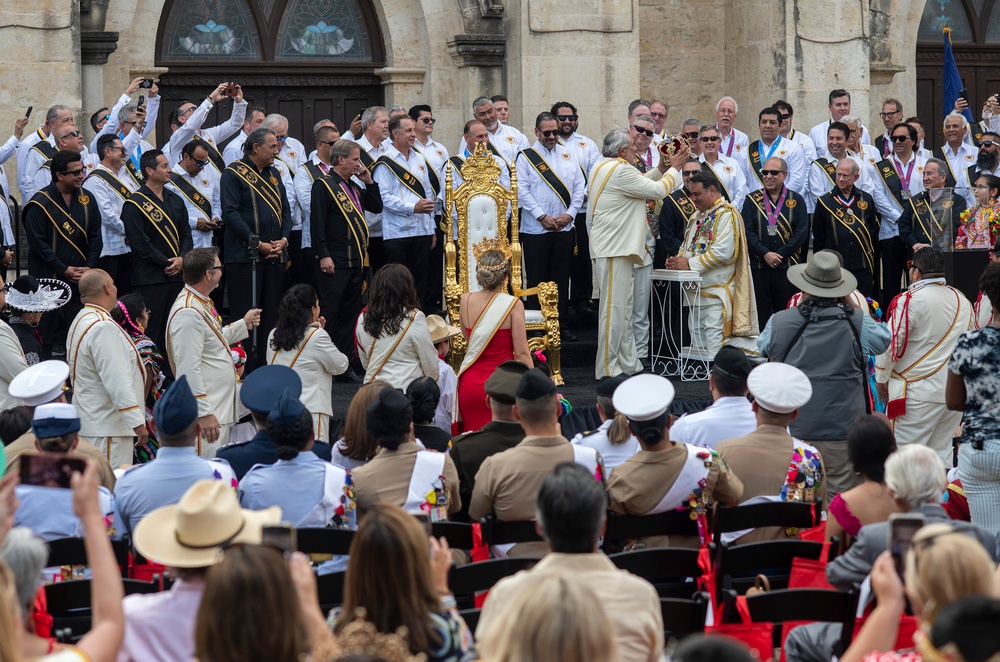 The 72nd &quot;People's King” El Rey Feo LXXII crowned in Downtown SA