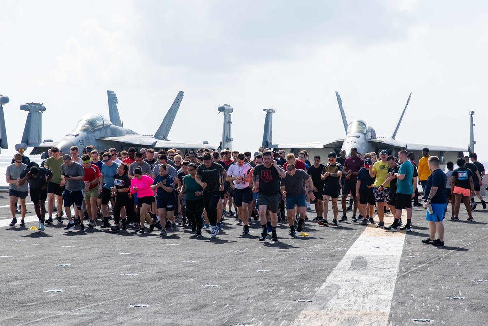 USS Ronald Reagan (CVN 76) Flight Deck 5k