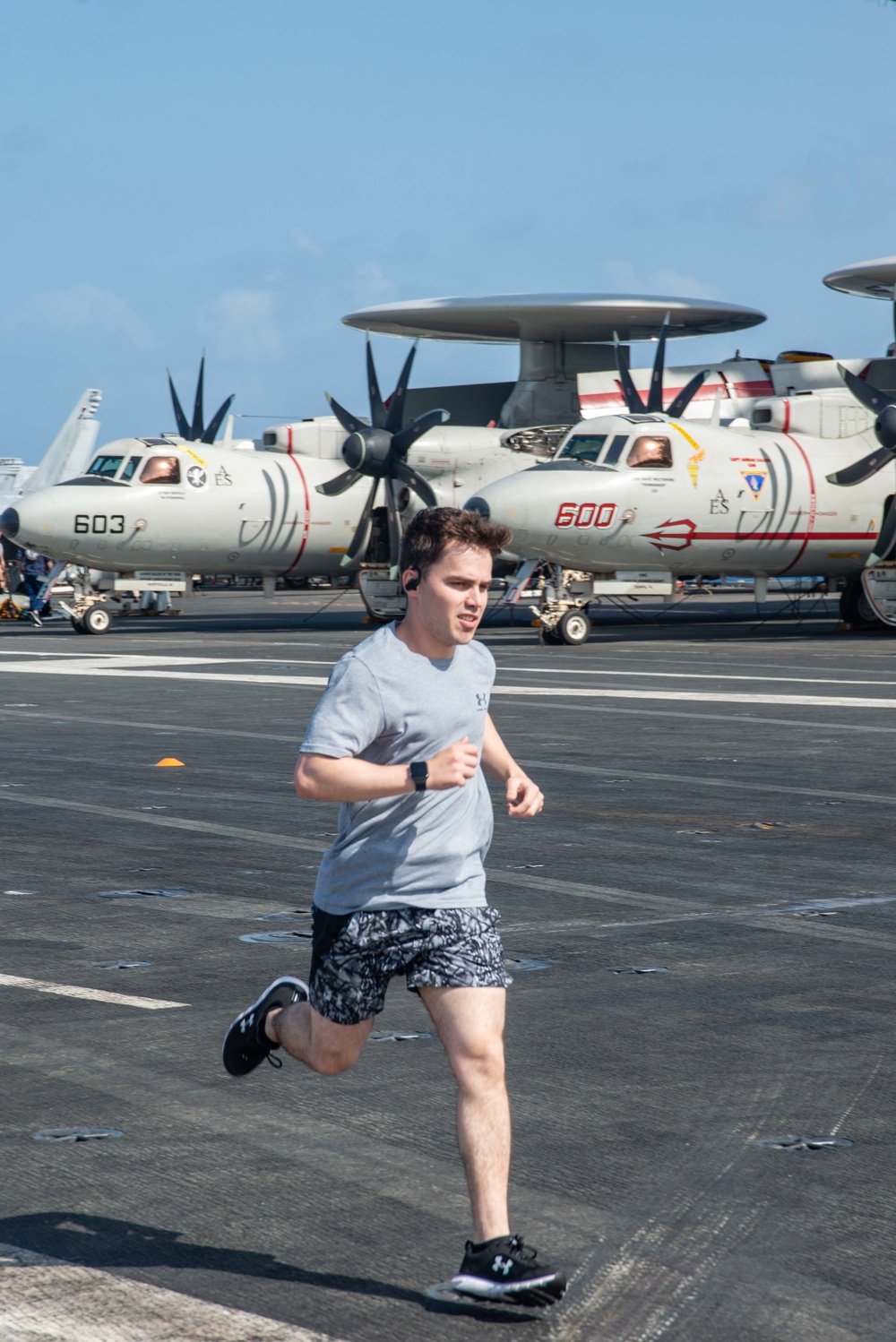 USS Ronald Reagan (CVN 76) Flight Deck 5k