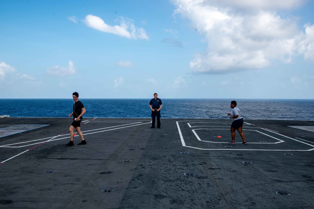 USS Ronald Reagan (CVN 76) Flight Deck 5k