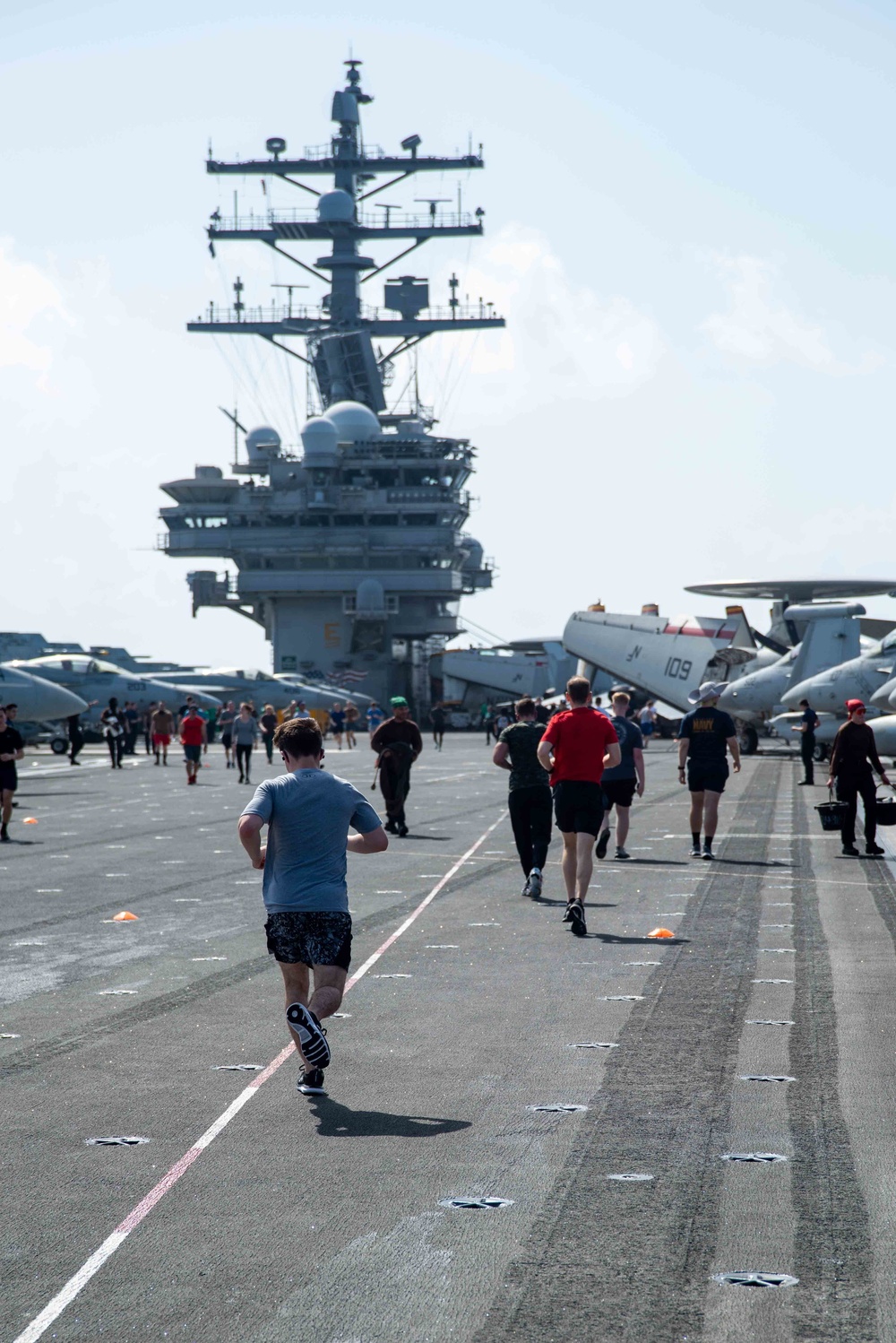 USS Ronald Reagan (CVN 76) Flight Deck 5k